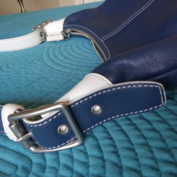 Coach Shoulder Crossbody Bag Adjustable Strap Navy & White Leather Excellent - Picture 9 of 12